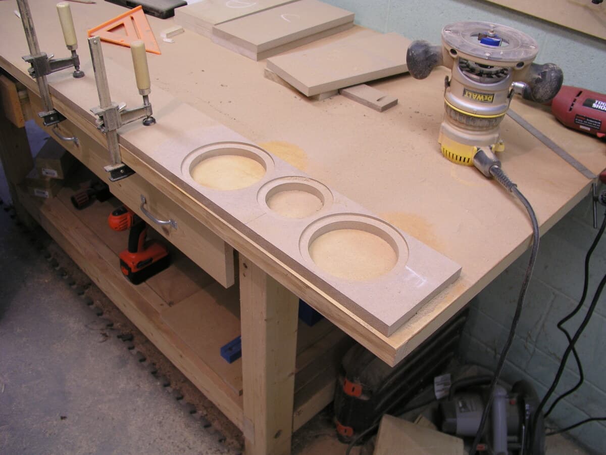 Tower speaker top-down view of cabinet construction with red oak veneer detail